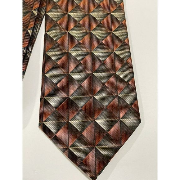 Platinum Designs / Orange Geometric Tie / Hand Made / 100% Silk / 3.75" x 60" - Picture 1 of 7